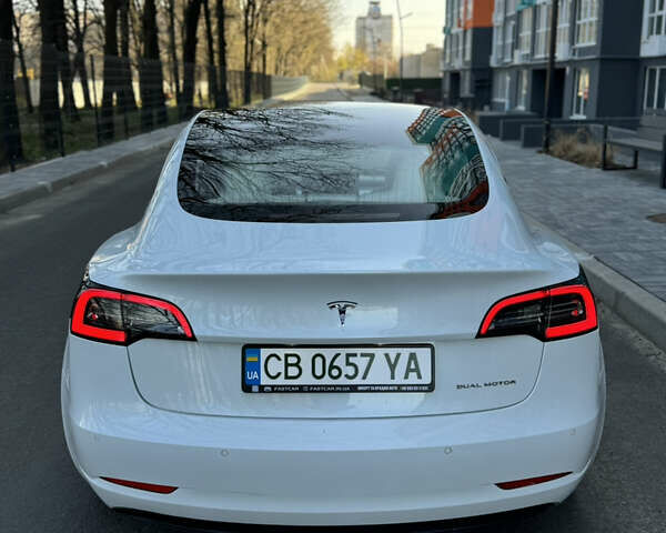Білий Тесла Модель 3, об'ємом двигуна 0 л та пробігом 112 тис. км за 18500 $, фото 6 на Automoto.ua