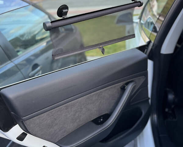 Белый Тесла Модель 3, объемом двигателя 0 л и пробегом 78 тыс. км за 27300 $, фото 18 на Automoto.ua