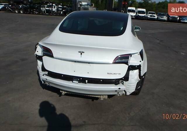 Белый Тесла Модель 3, объемом двигателя 0 л и пробегом 74 тыс. км за 15600 $, фото 5 на Automoto.ua