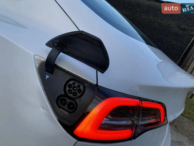 Белый Тесла Модель 3, объемом двигателя 0 л и пробегом 81 тыс. км за 15500 $, фото 12 на Automoto.ua