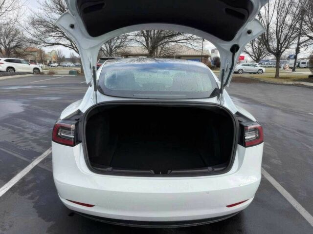 Білий Тесла Модель 3, об'ємом двигуна 0 л та пробігом 43 тис. км за 9000 $, фото 12 на Automoto.ua