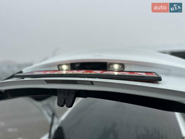 Білий Тесла Модель 3, об'ємом двигуна 0 л та пробігом 118 тис. км за 14999 $, фото 94 на Automoto.ua