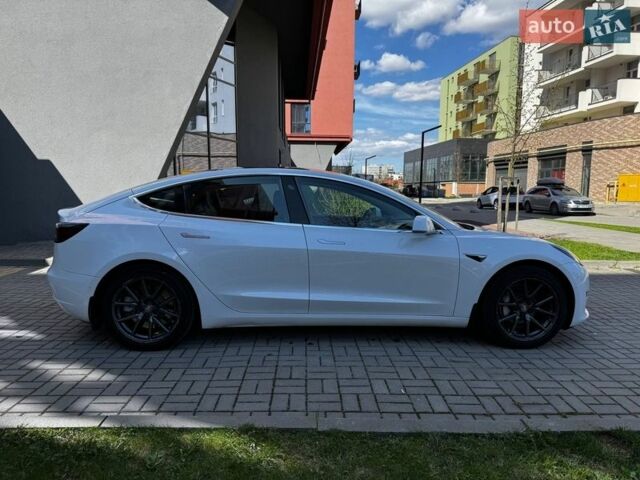 Белый Тесла Модель 3, объемом двигателя 0 л и пробегом 99 тыс. км за 16900 $, фото 6 на Automoto.ua