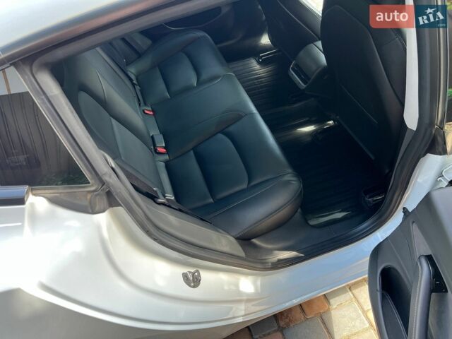 Білий Тесла Модель 3, об'ємом двигуна 0 л та пробігом 126 тис. км за 15500 $, фото 31 на Automoto.ua