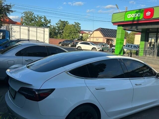 Білий Тесла Модель 3, об'ємом двигуна 0 л та пробігом 125 тис. км за 17000 $, фото 2 на Automoto.ua