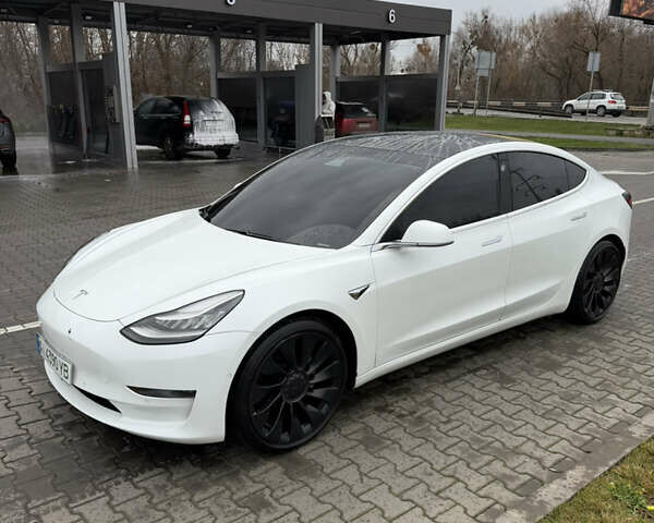 Білий Тесла Модель 3, об'ємом двигуна 0 л та пробігом 144 тис. км за 15500 $, фото 2 на Automoto.ua