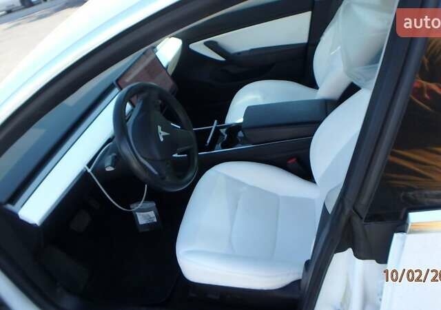 Белый Тесла Модель 3, объемом двигателя 0 л и пробегом 74 тыс. км за 15600 $, фото 10 на Automoto.ua