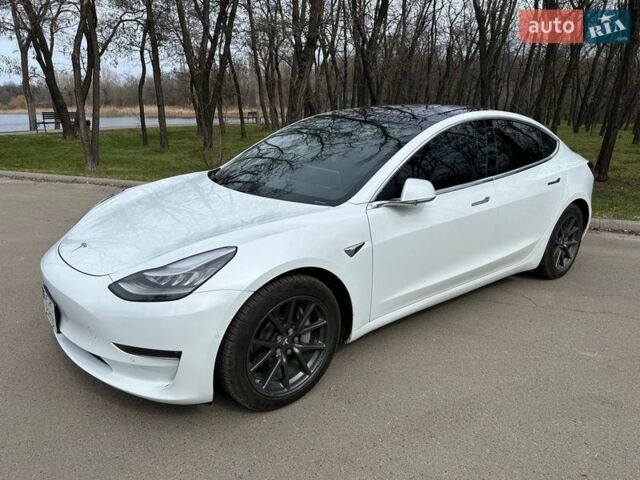 Белый Тесла Модель 3, объемом двигателя 0 л и пробегом 67 тыс. км за 18000 $, фото 3 на Automoto.ua