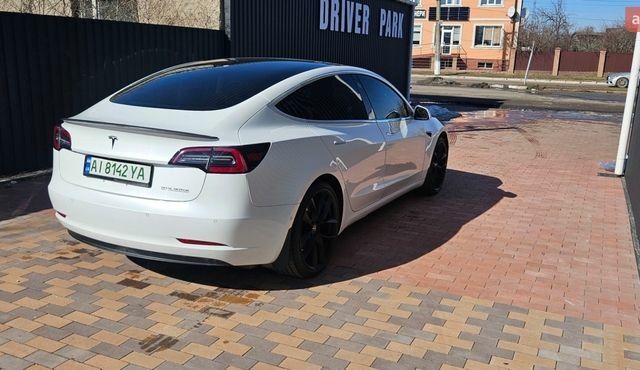 Белый Тесла Модель 3, объемом двигателя 0 л и пробегом 290 тыс. км за 16200 $, фото 3 на Automoto.ua
