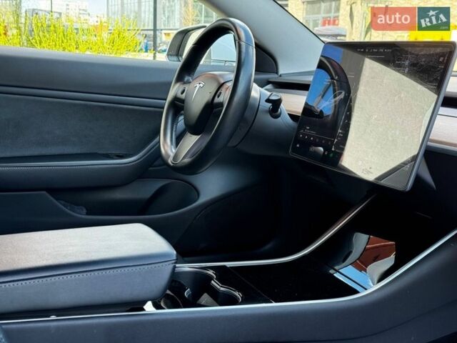 Белый Тесла Модель 3, объемом двигателя 0 л и пробегом 99 тыс. км за 16900 $, фото 16 на Automoto.ua