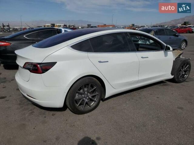 Тесла Модель 3 2018 в Львове на Automoto.ua Белый Тесла Модель 3, объемом двигателя 0 л и пробегом 37 тыс. км за 3000 $, фото 2 на Automoto.ua