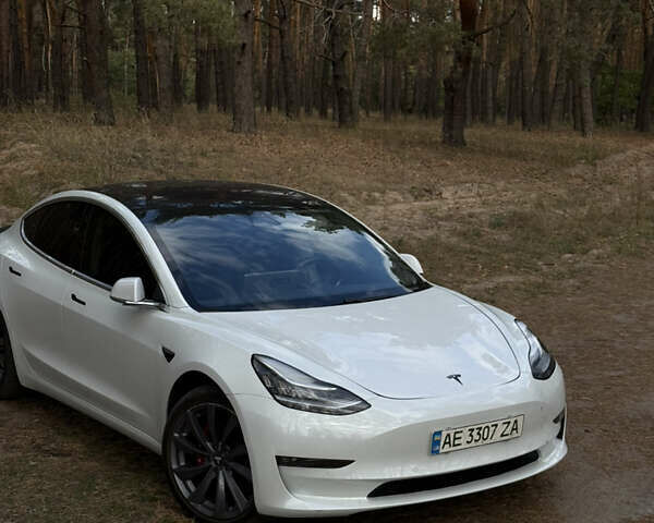 Белый Тесла Модель 3, объемом двигателя 0 л и пробегом 147 тыс. км за 15700 $, фото 1 на Automoto.ua