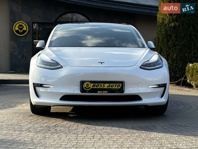 Белый Тесла Модель 3, объемом двигателя 0 л и пробегом 116 тыс. км за 16300 $, фото 2 на Automoto.ua