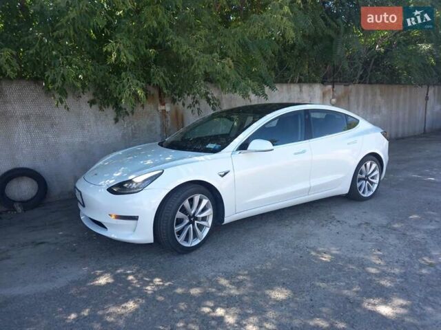 Белый Тесла Модель 3, объемом двигателя 0 л и пробегом 103 тыс. км за 25000 $, фото 1 на Automoto.ua