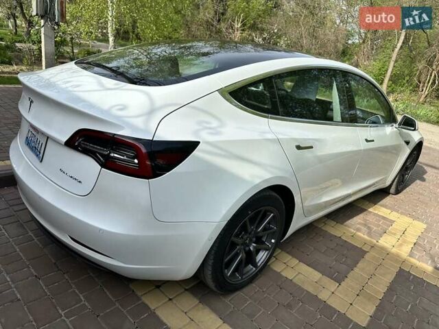 Белый Тесла Модель 3, объемом двигателя 0 л и пробегом 80 тыс. км за 22200 $, фото 6 на Automoto.ua