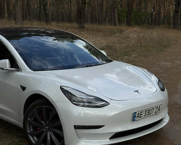 Белый Тесла Модель 3, объемом двигателя 0 л и пробегом 147 тыс. км за 15700 $, фото 2 на Automoto.ua