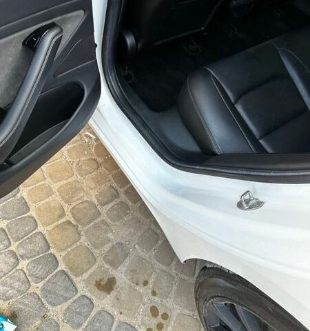 Белый Тесла Модель 3, объемом двигателя 0 л и пробегом 124 тыс. км за 17100 $, фото 8 на Automoto.ua