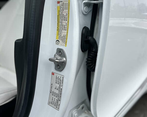 Білий Тесла Модель 3, об'ємом двигуна 0 л та пробігом 118 тис. км за 14999 $, фото 65 на Automoto.ua