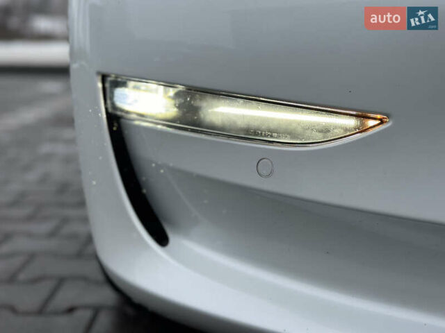 Білий Тесла Модель 3, об'ємом двигуна 0 л та пробігом 118 тис. км за 14999 $, фото 11 на Automoto.ua