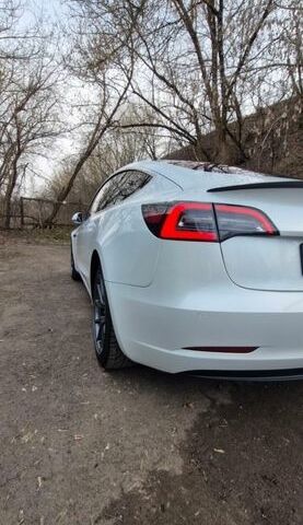 Білий Тесла Модель 3, об'ємом двигуна 0 л та пробігом 160 тис. км за 17000 $, фото 10 на Automoto.ua