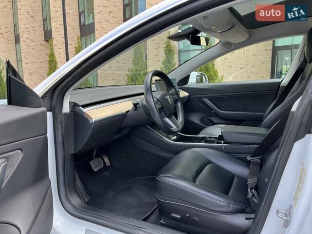 Білий Тесла Модель 3, об'ємом двигуна 0 л та пробігом 114 тис. км за 19999 $, фото 15 на Automoto.ua