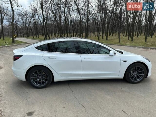 Белый Тесла Модель 3, объемом двигателя 0 л и пробегом 67 тыс. км за 18000 $, фото 8 на Automoto.ua