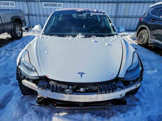 Белый Тесла Модель 3, объемом двигателя 0 л и пробегом 65 тыс. км за 11700 $, фото 4 на Automoto.ua