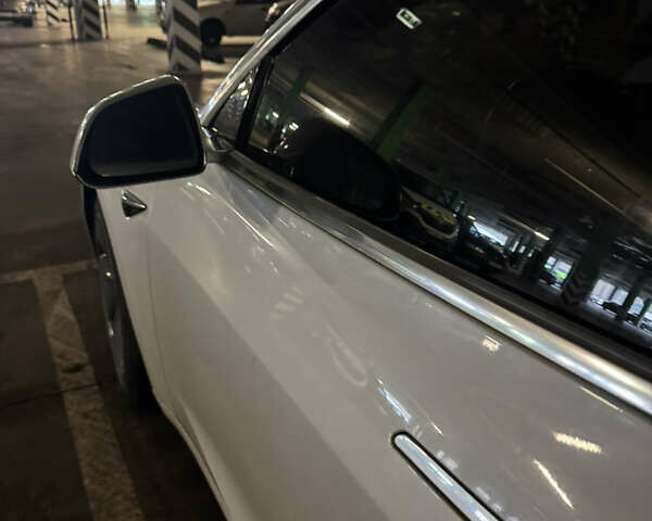 Белый Тесла Модель 3, объемом двигателя 0 л и пробегом 108 тыс. км за 15700 $, фото 6 на Automoto.ua