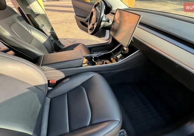 Білий Тесла Модель 3, об'ємом двигуна 0 л та пробігом 136 тис. км за 15950 $, фото 13 на Automoto.ua