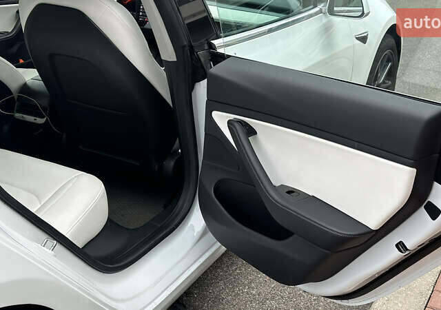 Білий Тесла Модель 3, об'ємом двигуна 0 л та пробігом 139 тис. км за 17200 $, фото 8 на Automoto.ua