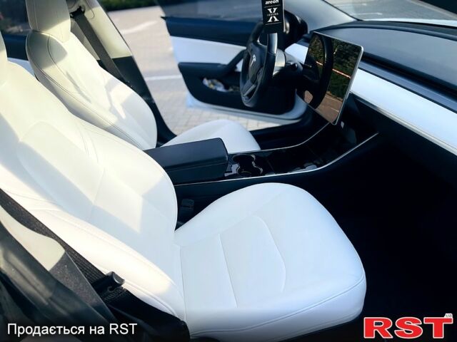 Білий Тесла Модель 3, об'ємом двигуна 0 л та пробігом 114 тис. км за 19000 $, фото 8 на Automoto.ua