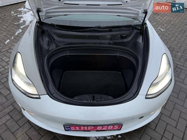 Білий Тесла Модель 3, об'ємом двигуна 0 л та пробігом 123 тис. км за 12800 $, фото 10 на Automoto.ua