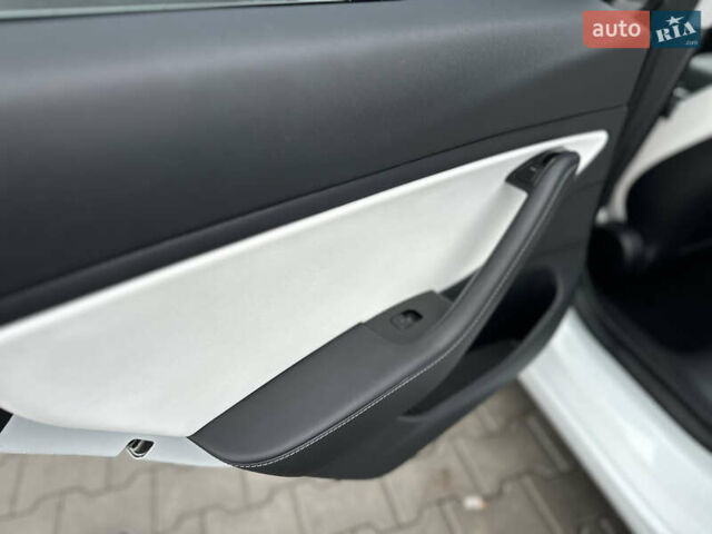 Білий Тесла Модель 3, об'ємом двигуна 0 л та пробігом 118 тис. км за 14999 $, фото 79 на Automoto.ua