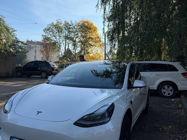 Білий Тесла Модель 3, об'ємом двигуна 0 л та пробігом 134 тис. км за 16500 $, фото 2 на Automoto.ua