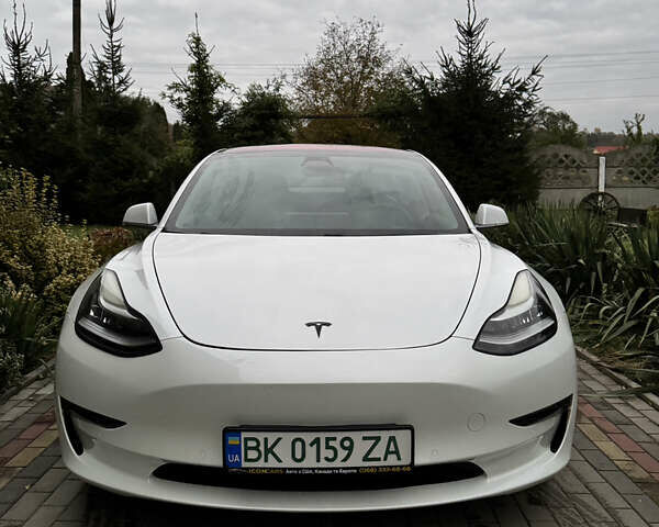 Белый Тесла Модель 3, объемом двигателя 0 л и пробегом 123 тыс. км за 16900 $, фото 1 на Automoto.ua