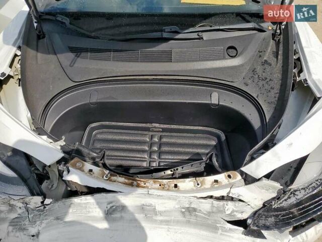 Білий Тесла Модель 3, об'ємом двигуна 0 л та пробігом 105 тис. км за 3000 $, фото 11 на Automoto.ua