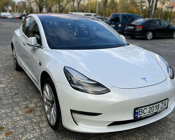 Белый Тесла Модель 3, объемом двигателя 0 л и пробегом 78 тыс. км за 27300 $, фото 2 на Automoto.ua