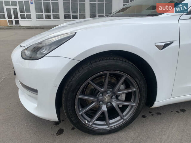 Тесла Модель 3 2018 у Києві на Automoto.ua Білий Тесла Модель 3, об'ємом двигуна 0 л та пробігом 65 тис. км за 15300 $, фото 4 на Automoto.ua