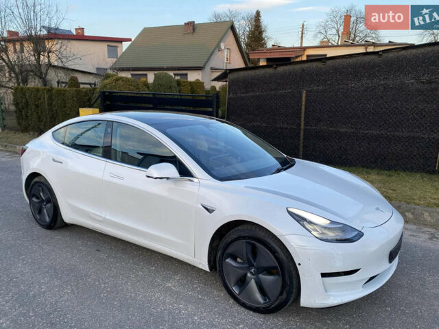 Белый Тесла Модель 3, объемом двигателя 0 л и пробегом 81 тыс. км за 15500 $, фото 1 на Automoto.ua