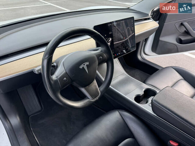 Белый Тесла Модель 3, объемом двигателя 0 л и пробегом 299 тыс. км за 16000 $, фото 11 на Automoto.ua