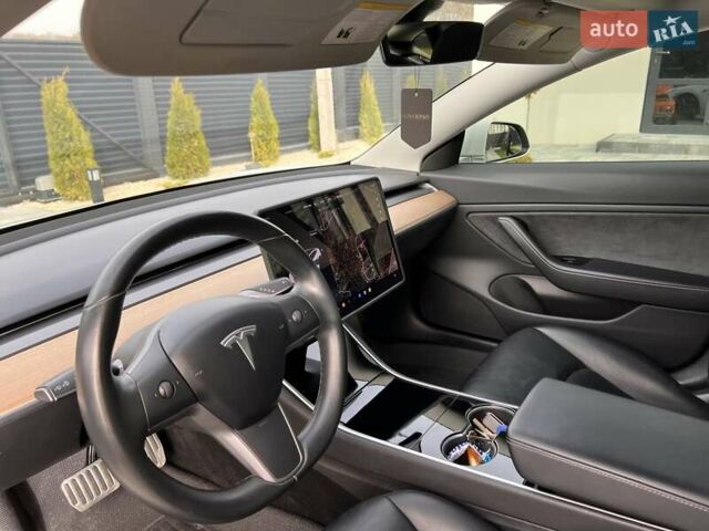 Белый Тесла Модель 3, объемом двигателя 0 л и пробегом 132 тыс. км за 20100 $, фото 33 на Automoto.ua