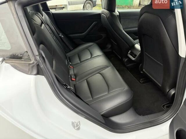 Білий Тесла Модель 3, об'ємом двигуна 0 л та пробігом 93 тис. км за 15800 $, фото 17 на Automoto.ua