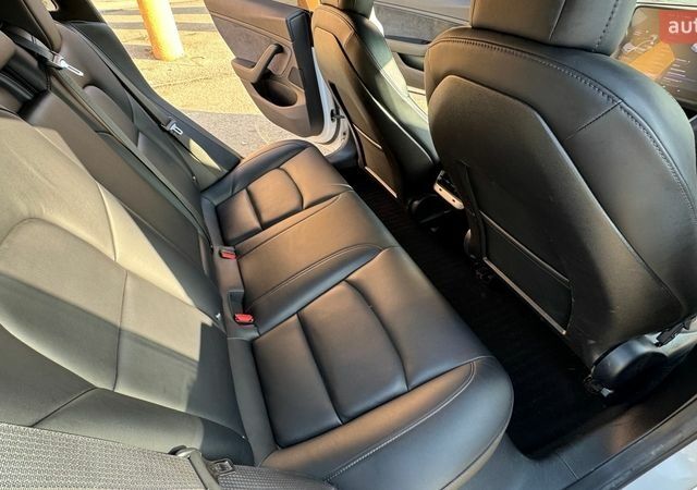 Білий Тесла Модель 3, об'ємом двигуна 0 л та пробігом 136 тис. км за 15950 $, фото 12 на Automoto.ua