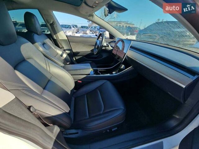 Белый Тесла Модель 3, объемом двигателя 0 л и пробегом 115 тыс. км за 13500 $, фото 7 на Automoto.ua