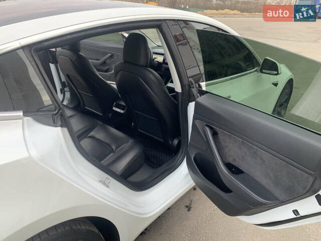 Тесла Модель 3 2018 у Києві на Automoto.ua Білий Тесла Модель 3, об'ємом двигуна 0 л та пробігом 65 тис. км за 15300 $, фото 21 на Automoto.ua