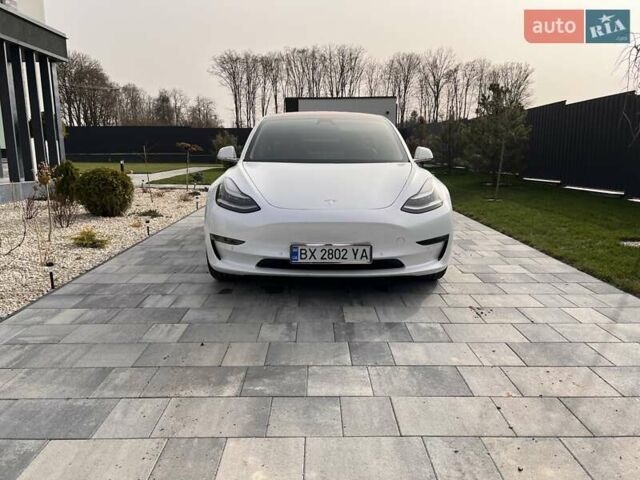Белый Тесла Модель 3, объемом двигателя 0 л и пробегом 132 тыс. км за 20100 $, фото 3 на Automoto.ua