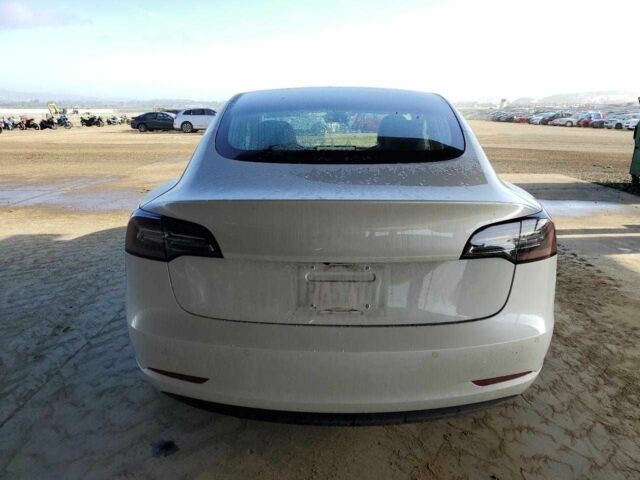 Белый Тесла Модель 3, объемом двигателя 0 л и пробегом 35 тыс. км за 5700 $, фото 5 на Automoto.ua