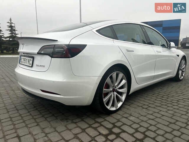 Белый Тесла Модель 3, объемом двигателя 0 л и пробегом 85 тыс. км за 19399 $, фото 7 на Automoto.ua