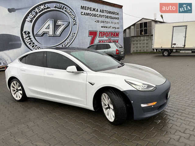 Білий Тесла Модель 3, об'ємом двигуна 0 л та пробігом 94 тис. км за 16300 $, фото 1 на Automoto.ua