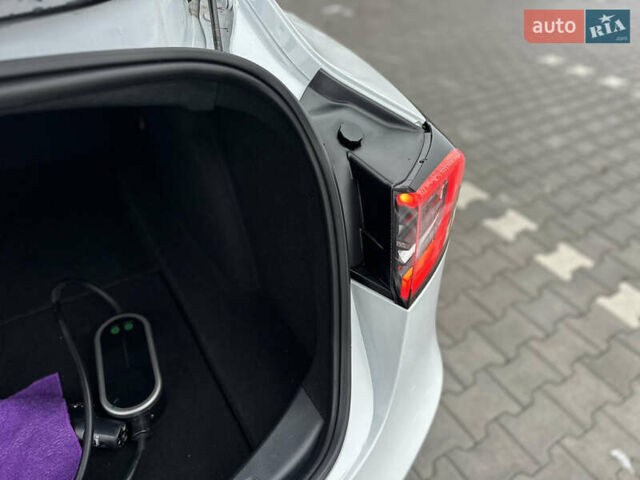 Білий Тесла Модель 3, об'ємом двигуна 0 л та пробігом 118 тис. км за 14999 $, фото 93 на Automoto.ua